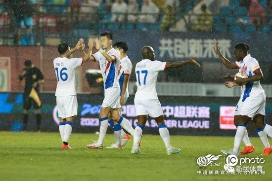 导演郭子健，携主演谢霆锋、余文乐、胡军、任达华、陈伟霆、白冰、洛诗、卫诗雅悉数亮相。