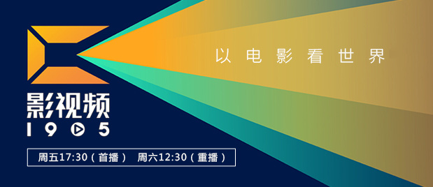 照片中，马丽身穿毛线连衣裙，戴着夸张的蝴蝶结耳环，双手轻抚在高隆的孕肚上。